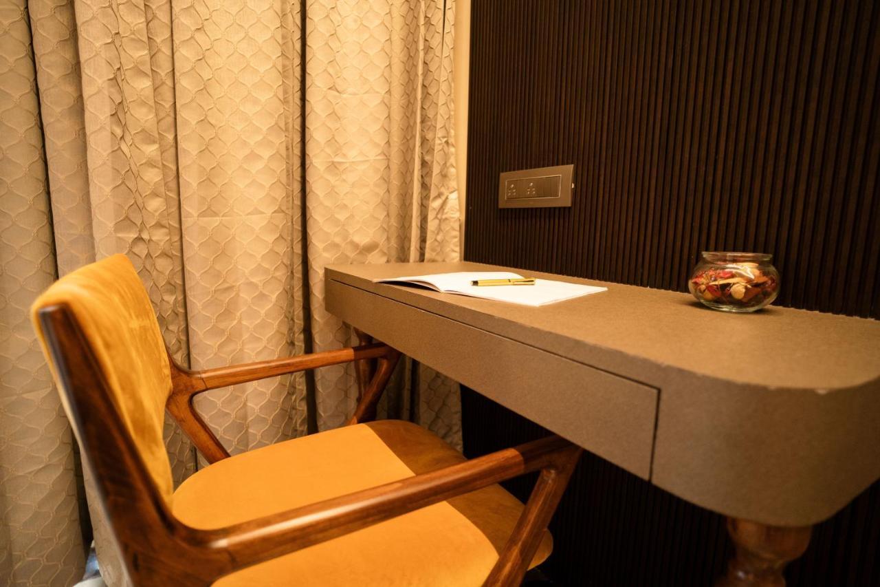 Gandharv Resorts Wai Bagian luar foto