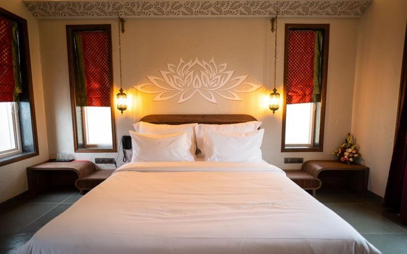 Gandharv Resorts Wai Bagian luar foto
