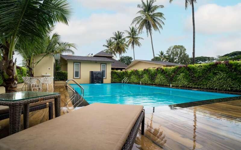 Gandharv Resorts Wai Bagian luar foto