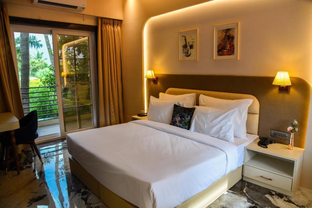 Gandharv Resorts Wai Bagian luar foto